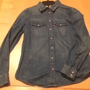 New! Levi’s button down top-